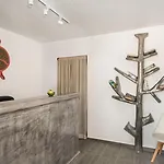 Aparthotel Melagrana Adamantas (Milos)