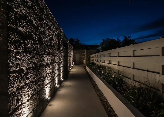 Melagrana アパートホテル アダマス