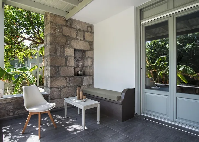 アパートホテル Melagrana アダマス