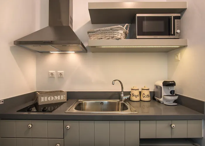 Melagrana アパートホテル アダマス