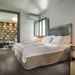 Melagrana Adamantas (Milos)