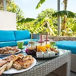 Melagrana Aparthotel Adamantas (Milos)