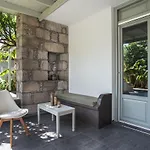 Aparthotel Melagrana Adamantas (Milos)