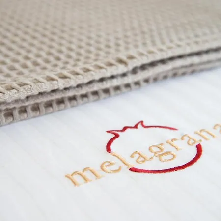 Melagrana Lägenhetshotell Adamantas (Milos)