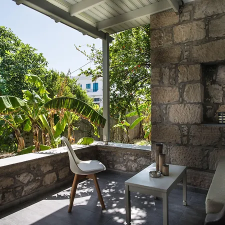 Melagrana Adamantas (Milos)