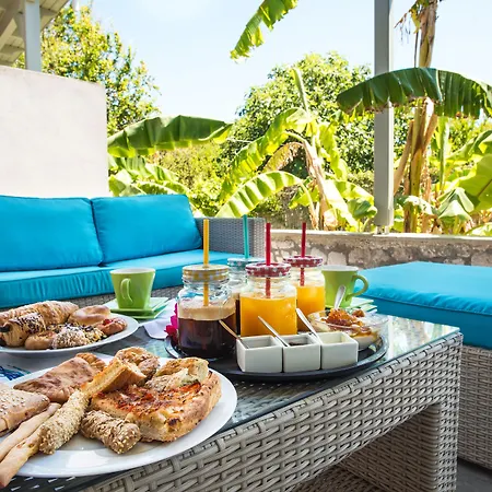 Melagrana Lägenhetshotell Adamantas (Milos)