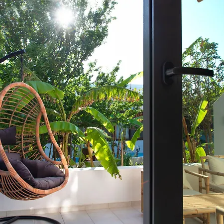 Melagrana Lägenhetshotell Adamantas (Milos)