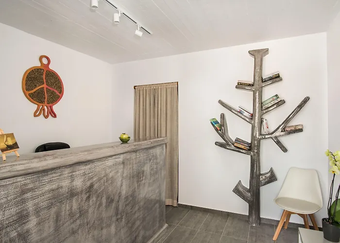 Aparthotel Melagrana Adamantas (Milos)