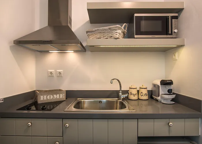 Melagrana Aparthotel Adamantas (Milos)