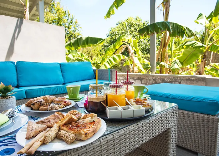 Melagrana Aparthotel Adamantas (Milos)