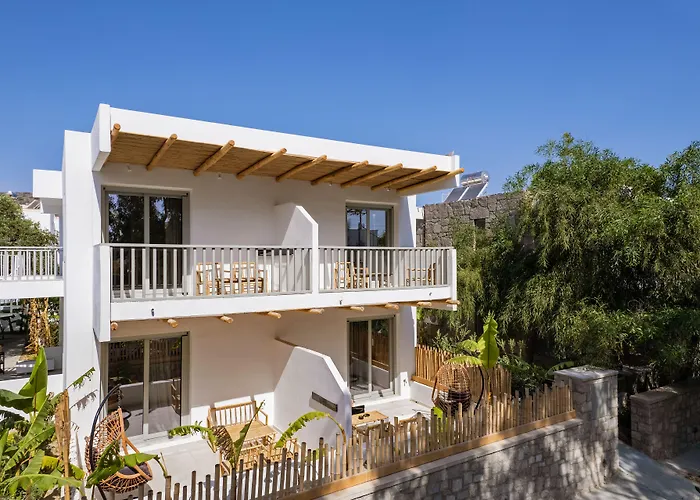 Melagrana Aparthotel Adamantas (Milos)
