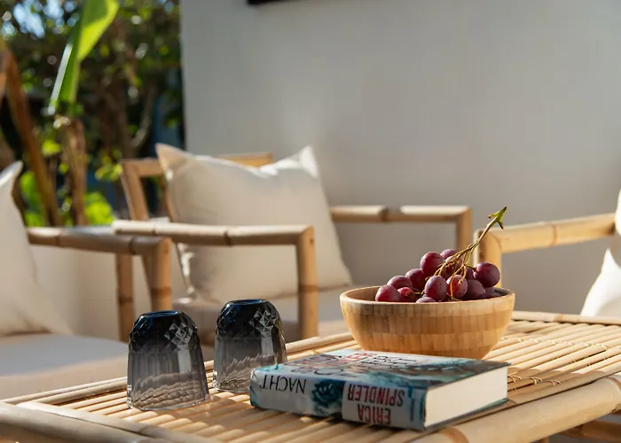 Aparthotel Melagrana Adamantas (Milos)