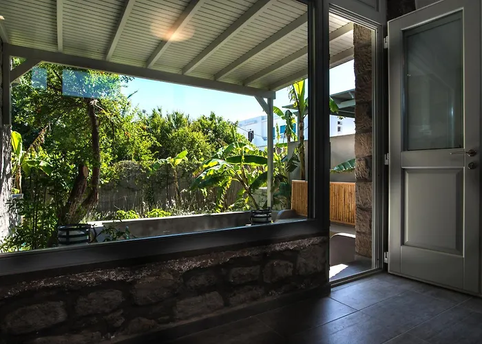 Melagrana Adamantas (Milos)